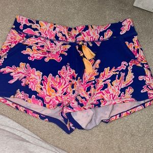 WOMENS M! comfy lily pulitzer shorts, great for summer!